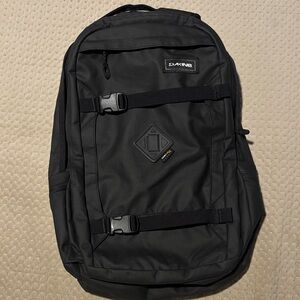 Dakine Mission 25L Black Men's Backpack with Utility Straps